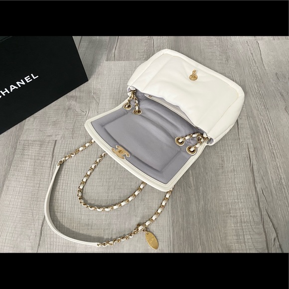 Rare❣️Chanel 2019 puffy flap chain crossbody bag - Picture 9 of 13
